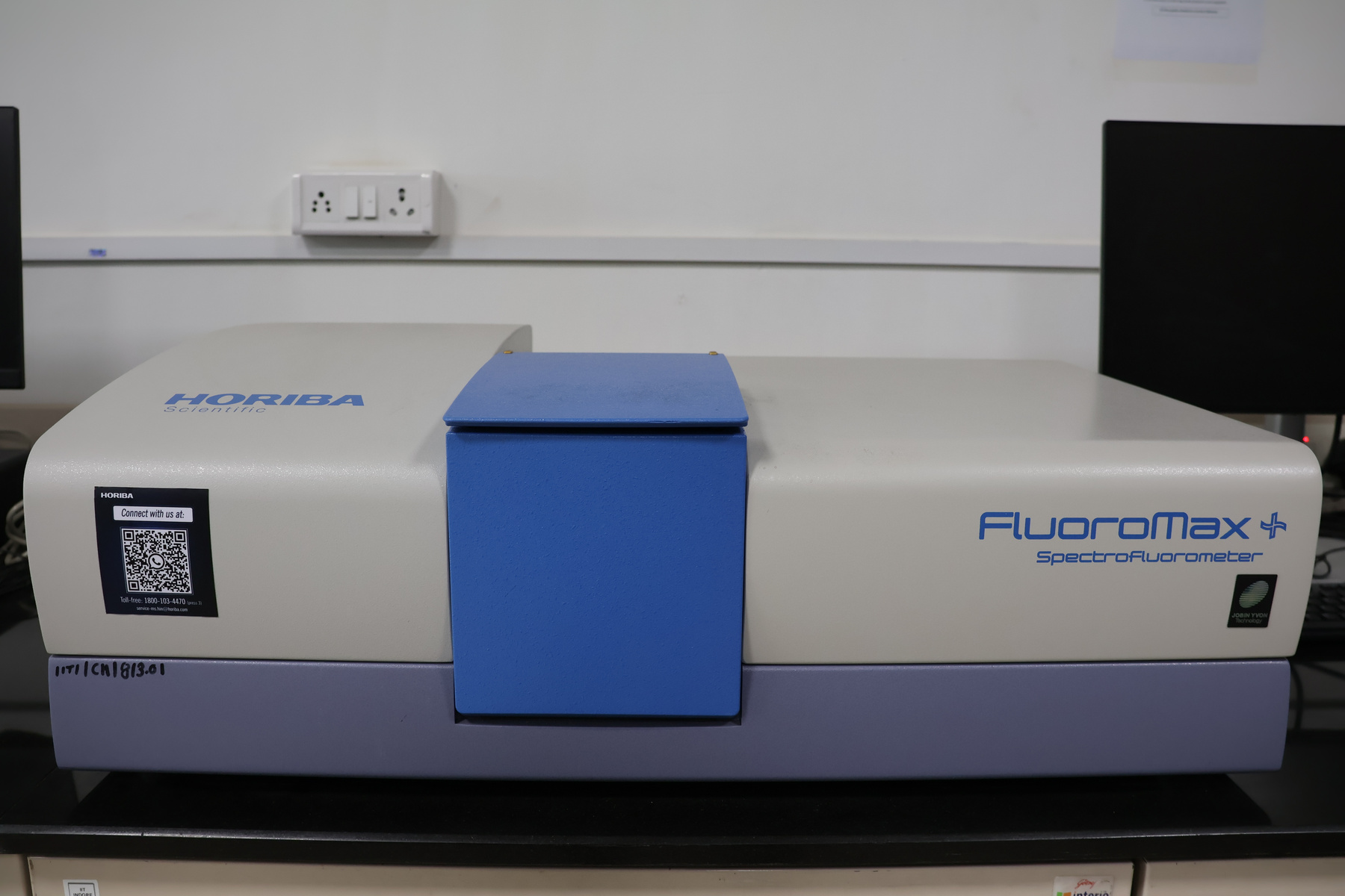 research_facilitie/Spectrofluorometer_HORIBA_____FluoroMax___Plus.jpeg